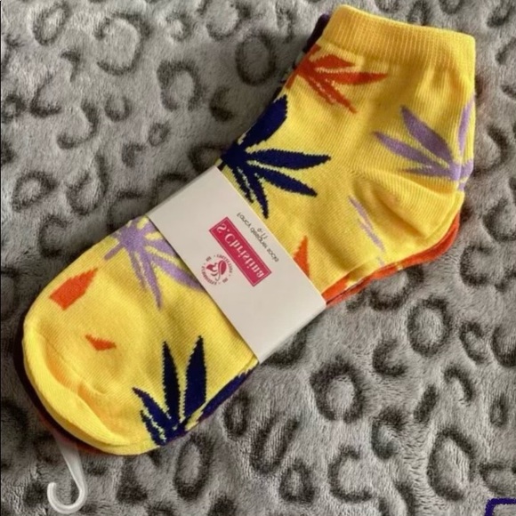 3 Pair Pack of Pot Leaf Ankle Socks 🍃 Orange, Yellow, & Purple 🧡💛💜 Brand New - Picture 2 of 4